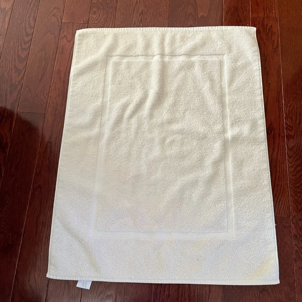 Wamsutta Regency Pima Cream bath rug